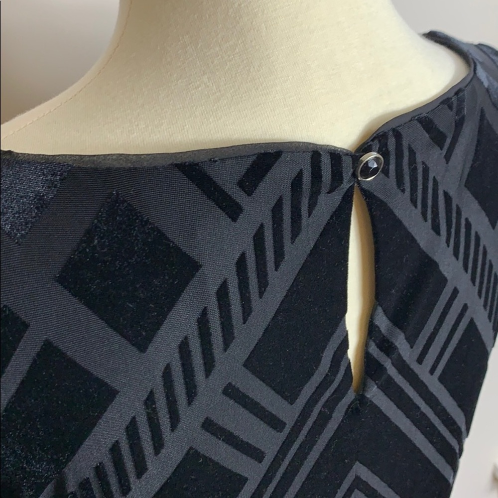 4/$20 🍊WHBM velvet black geometric shift dress XS - Picture 5 of 8